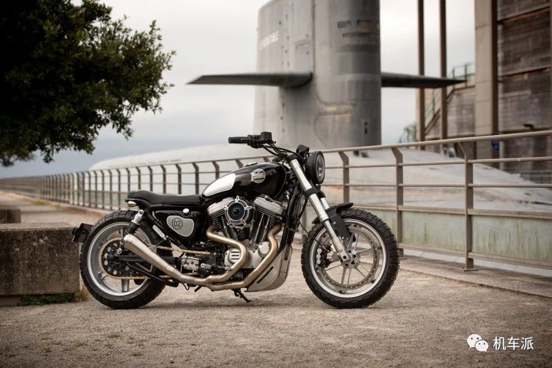 定制|一个23岁年轻人打造的哈雷1200运动者