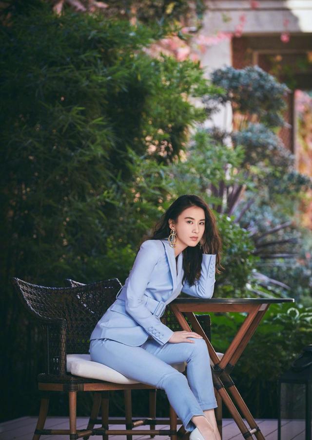 黄圣依那么有钱为何还带货,黄圣依有多壕