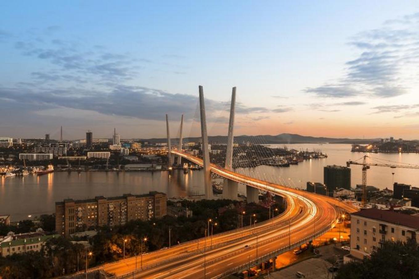 张翰王丽坤街头拍戏共赴海洋之城,张翰王丽坤同船共渡