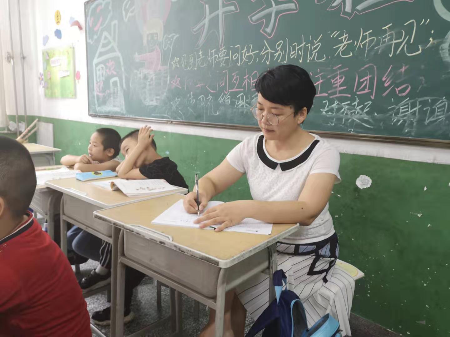 慧心妙语促提升助飞新人添动力——丰荫明德小学开展推门课活动纪实（图）