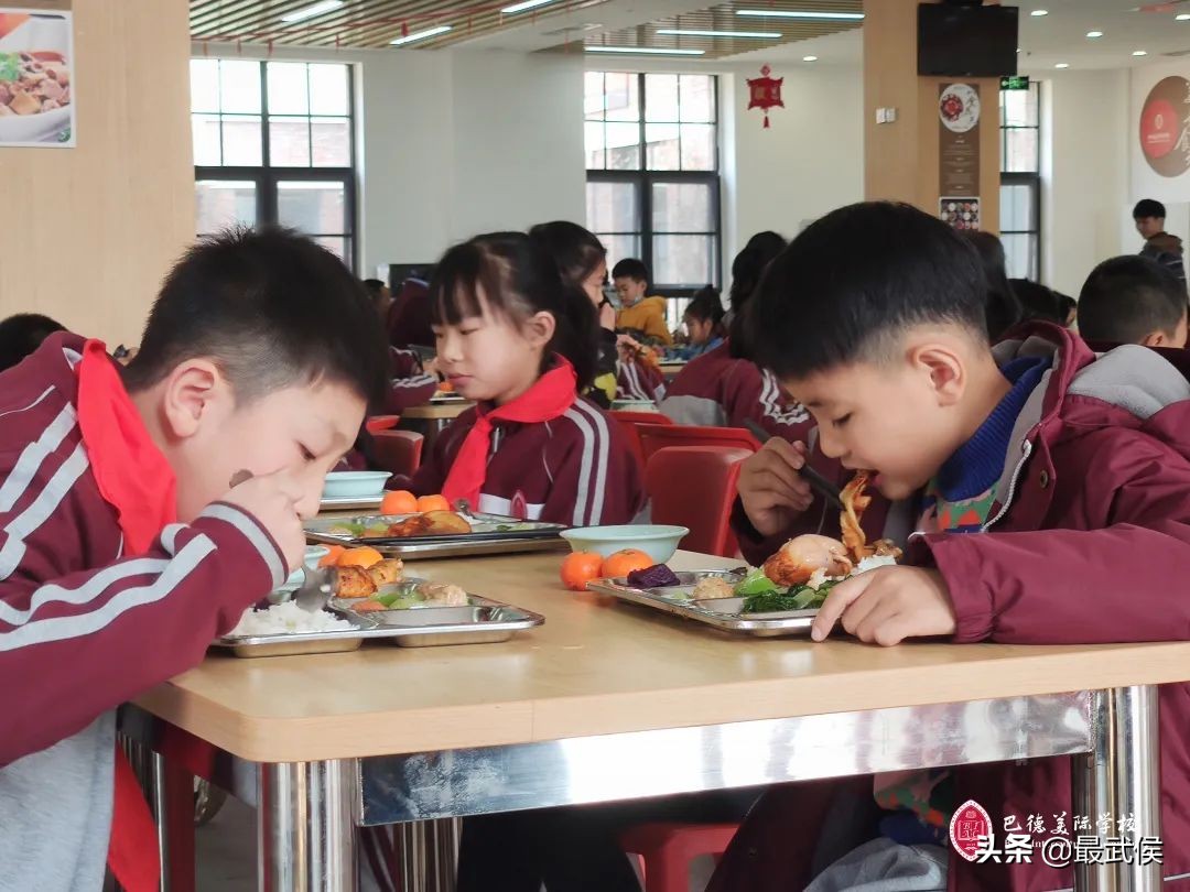 孩子开学生活步入正轨视频,开学后的校园生活