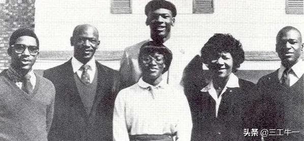 迈克尔乔丹入选名人堂全过程,迈克尔乔丹当选探花