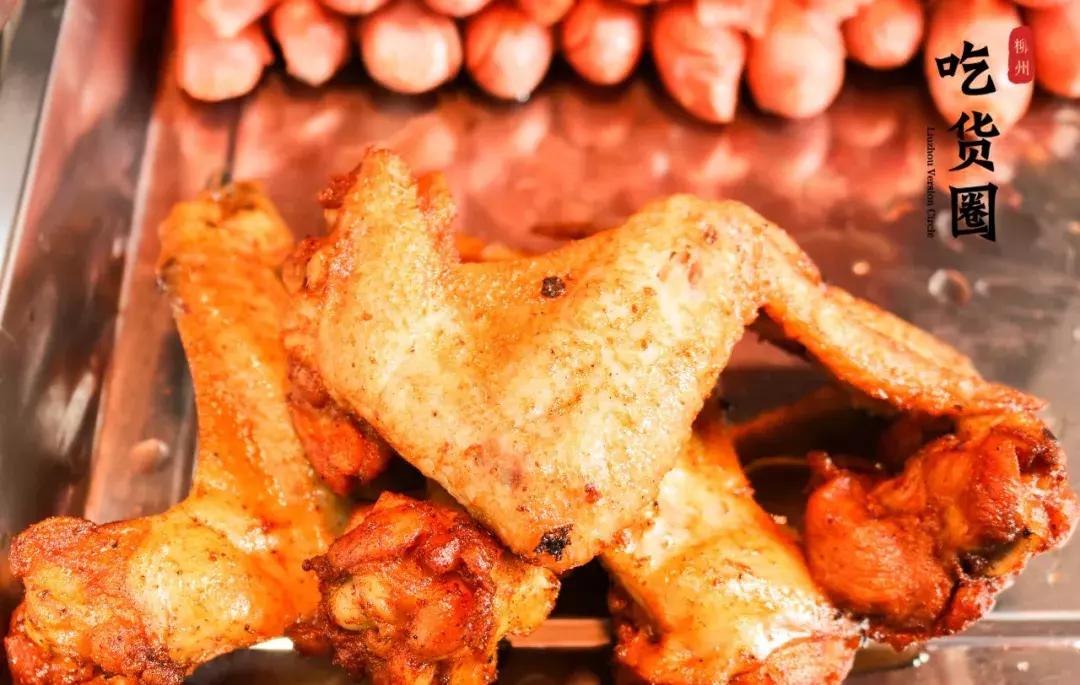 这家五星街不起眼的小吃站，34°高温没空调没座位，每天都排满人