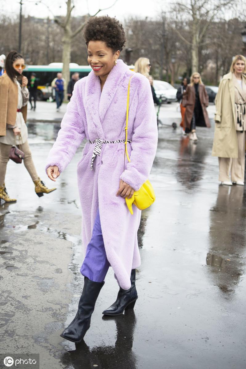 女人穿皮草的时候,女人穿皮草派克服好看吗