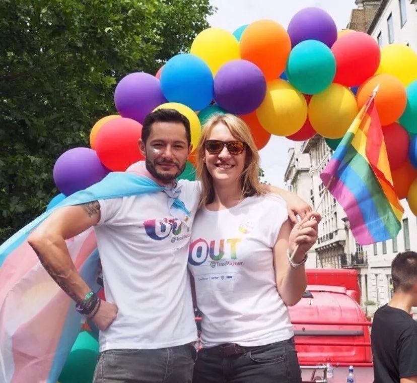 一对男女互换性别，一见钟情后生儿育女：有爱，性别有什么关系？