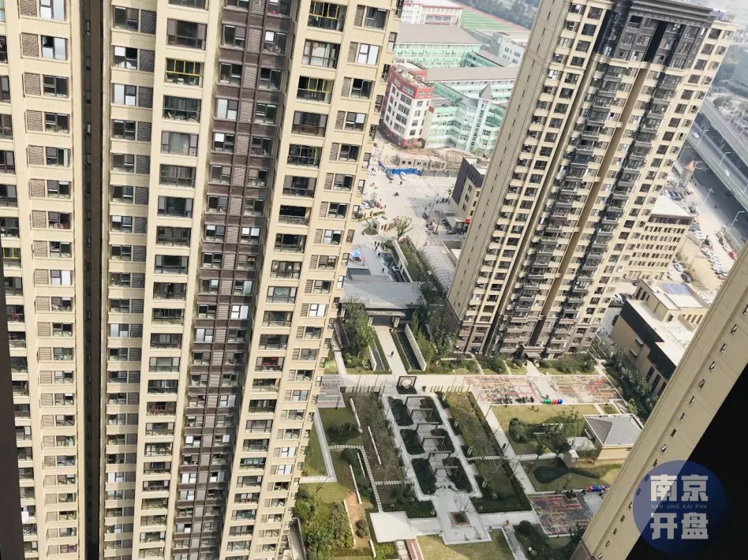 南京虹悦城附近房价,一路之隔房价差2万