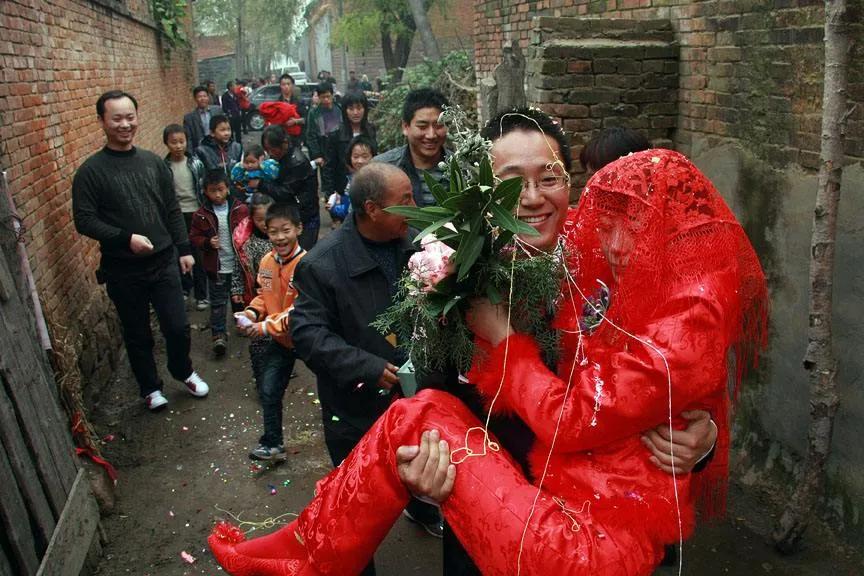 折腾十年，买了烂怂江林新城，但娶了好媳妇