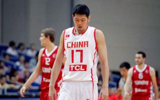 一家三口两国手，儿子是“王治郅接班人”，儿媳是“亚洲蝶后”