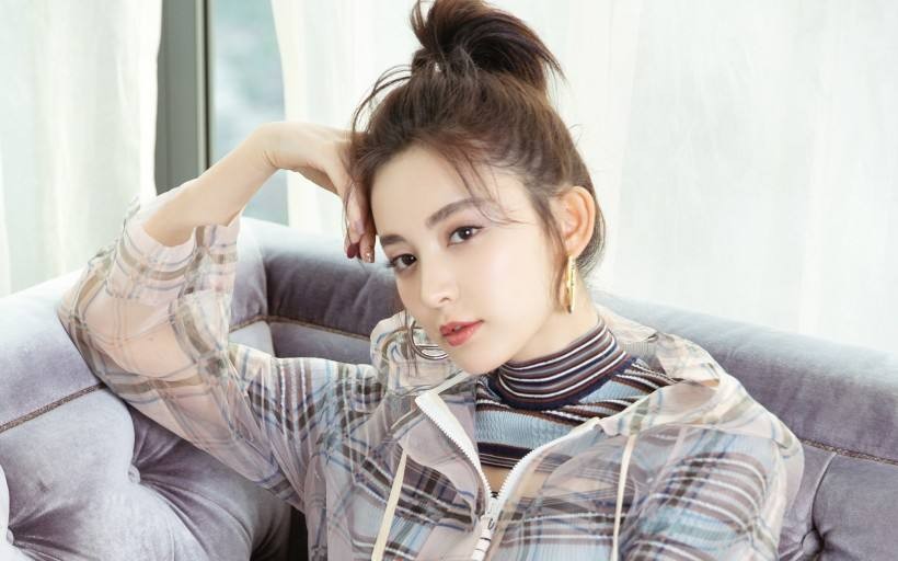 适合圆脸刘海发型女2021流行发型,2020年最流行中短的刘海