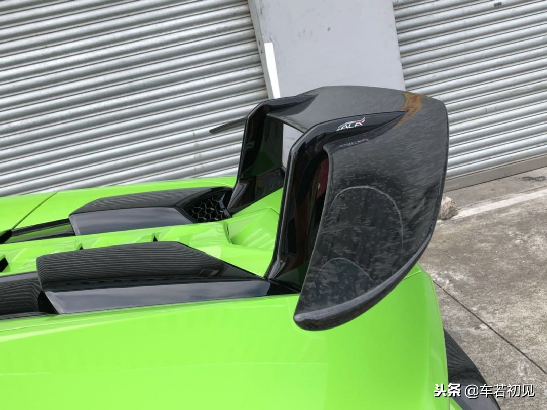 讲述放牛娃与蛮牛的完美邂逅，赛道试驾*博兰**基尼全系