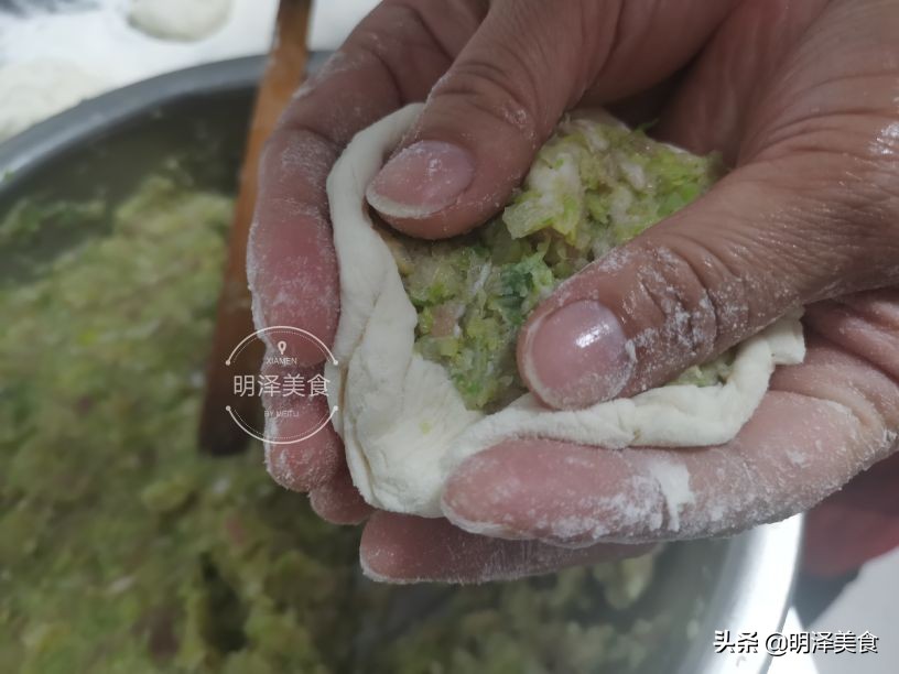 做馅饼和面的方法告诉我一下,做馅饼时如何让馅饼皮薄如纸