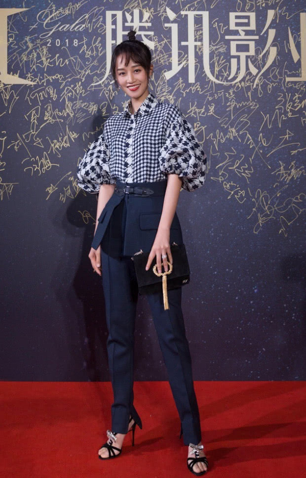 蓝盈莹不化妆的照片,蓝盈莹机场照