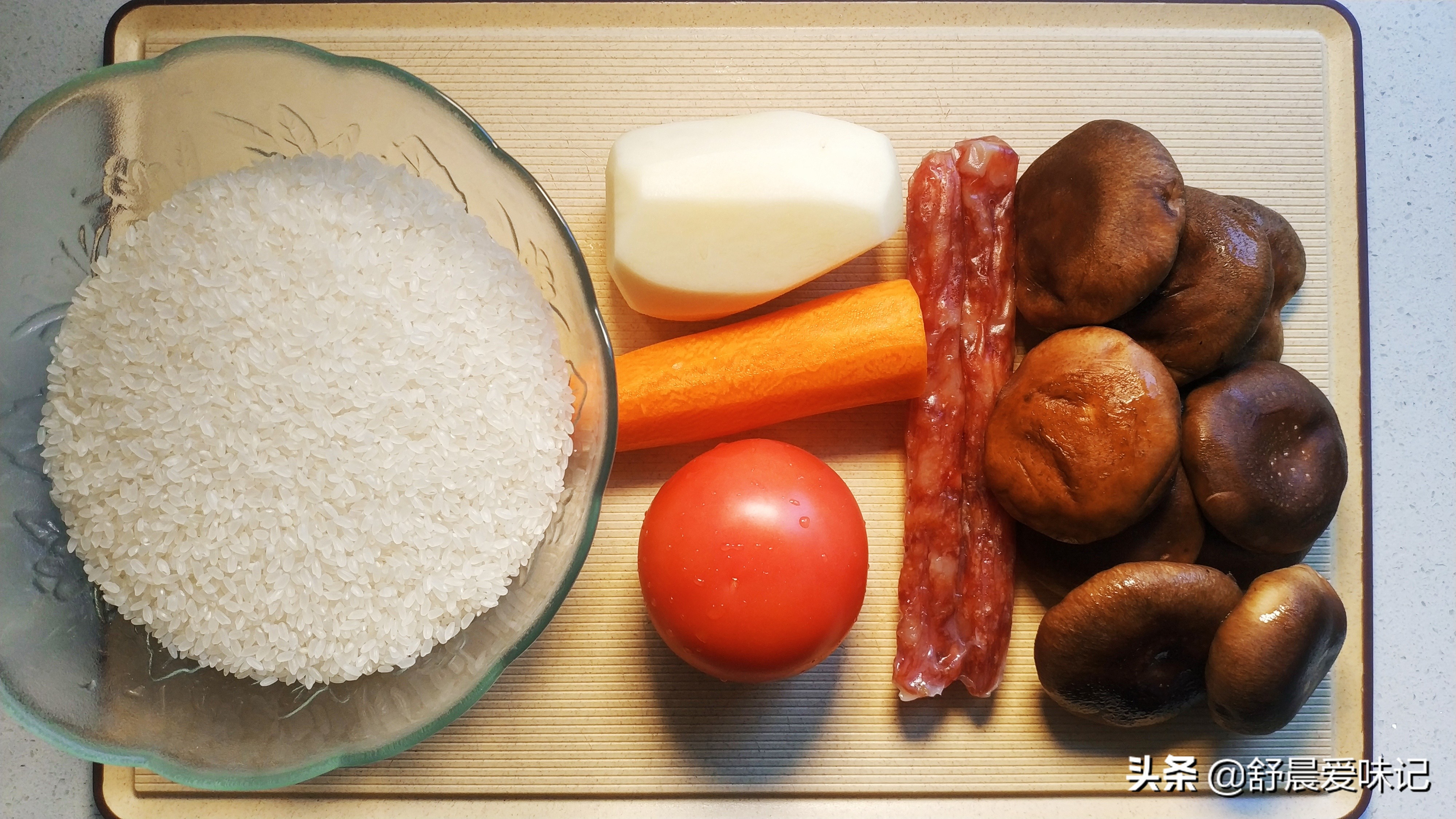在家做“懒人饭”，有肉有菜还有饭，喷香好吃，孩子都能吃两碗