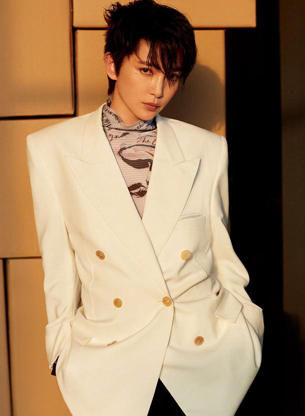 李冰冰最新红毯造型,李冰冰为新角色剪刘海