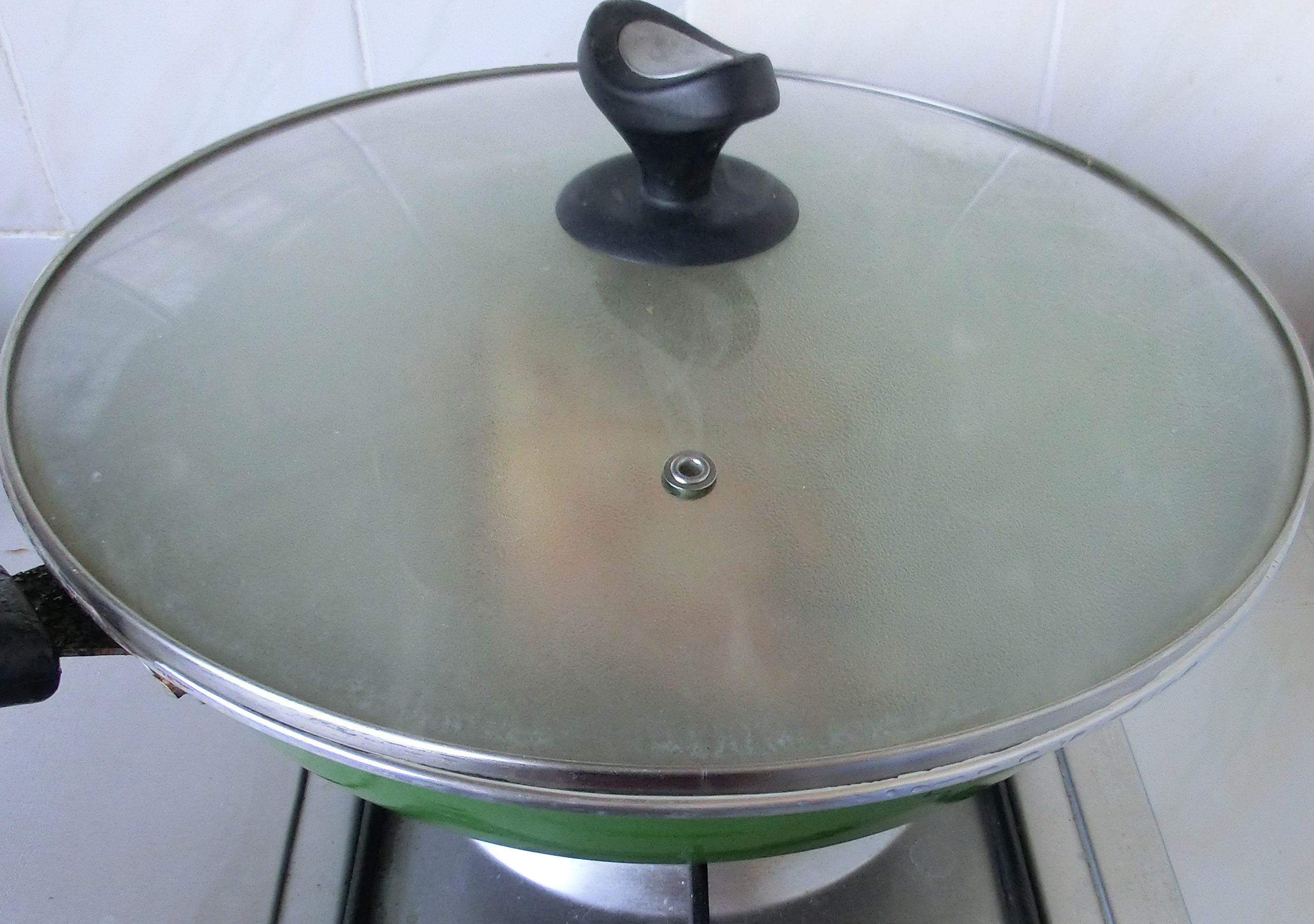 炒腊肉不要直接下锅,炒腊肉时不能洗净直接炒