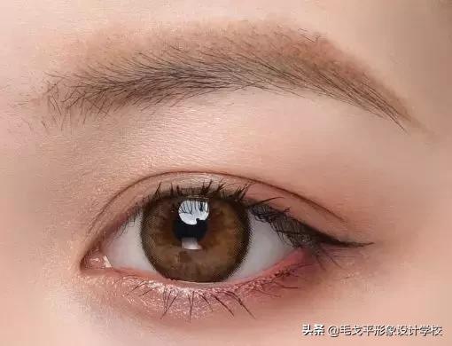 眼线一笔成型教学,眼线一画就成梯形
