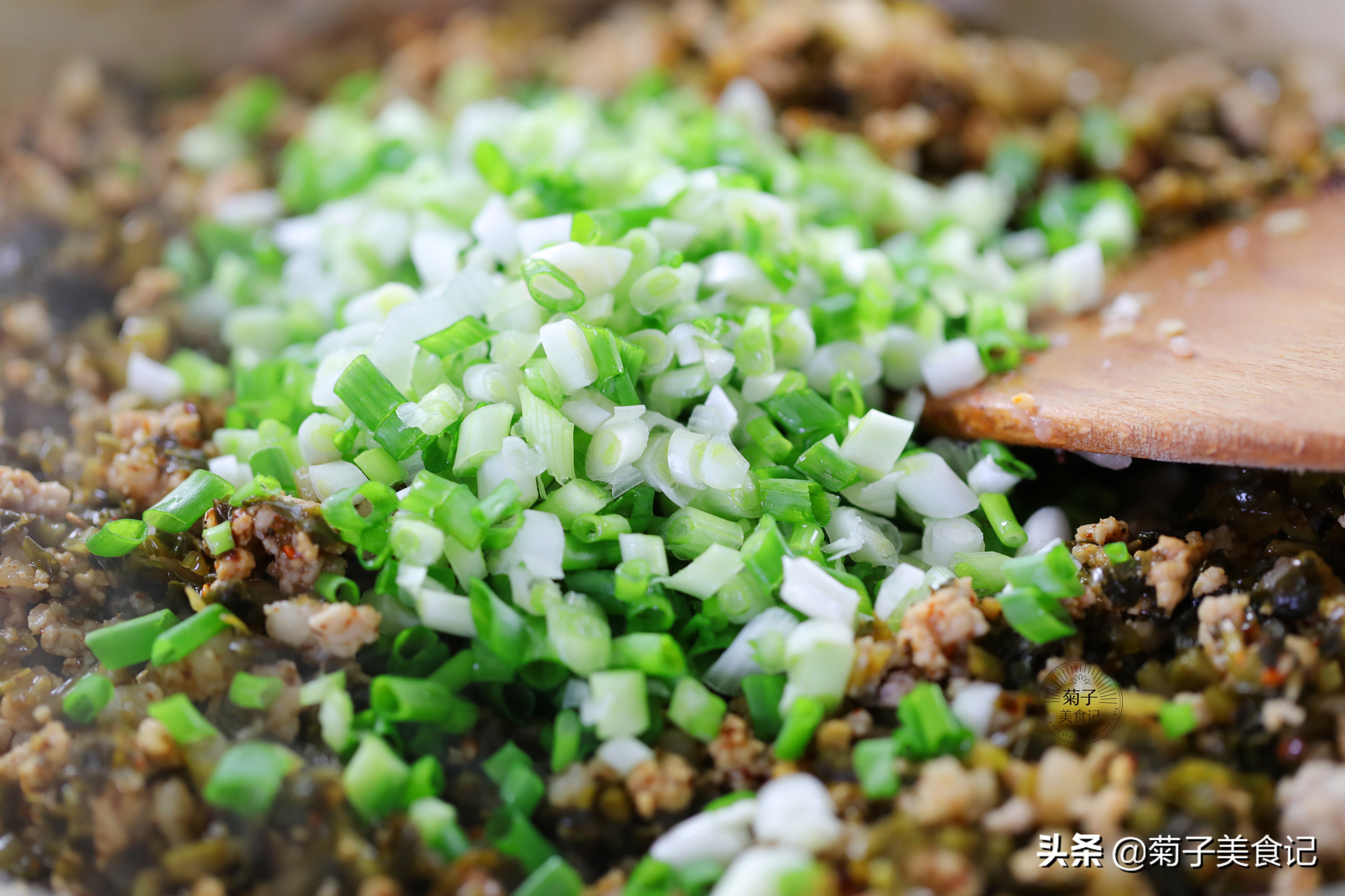 雪菜粉条肉末包子,雪菜肉末包子的做法
