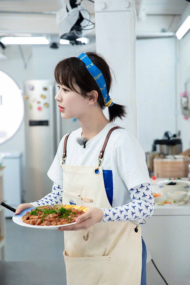 可爱显脸小披发发型,显脸小披发发型女2020流行发型