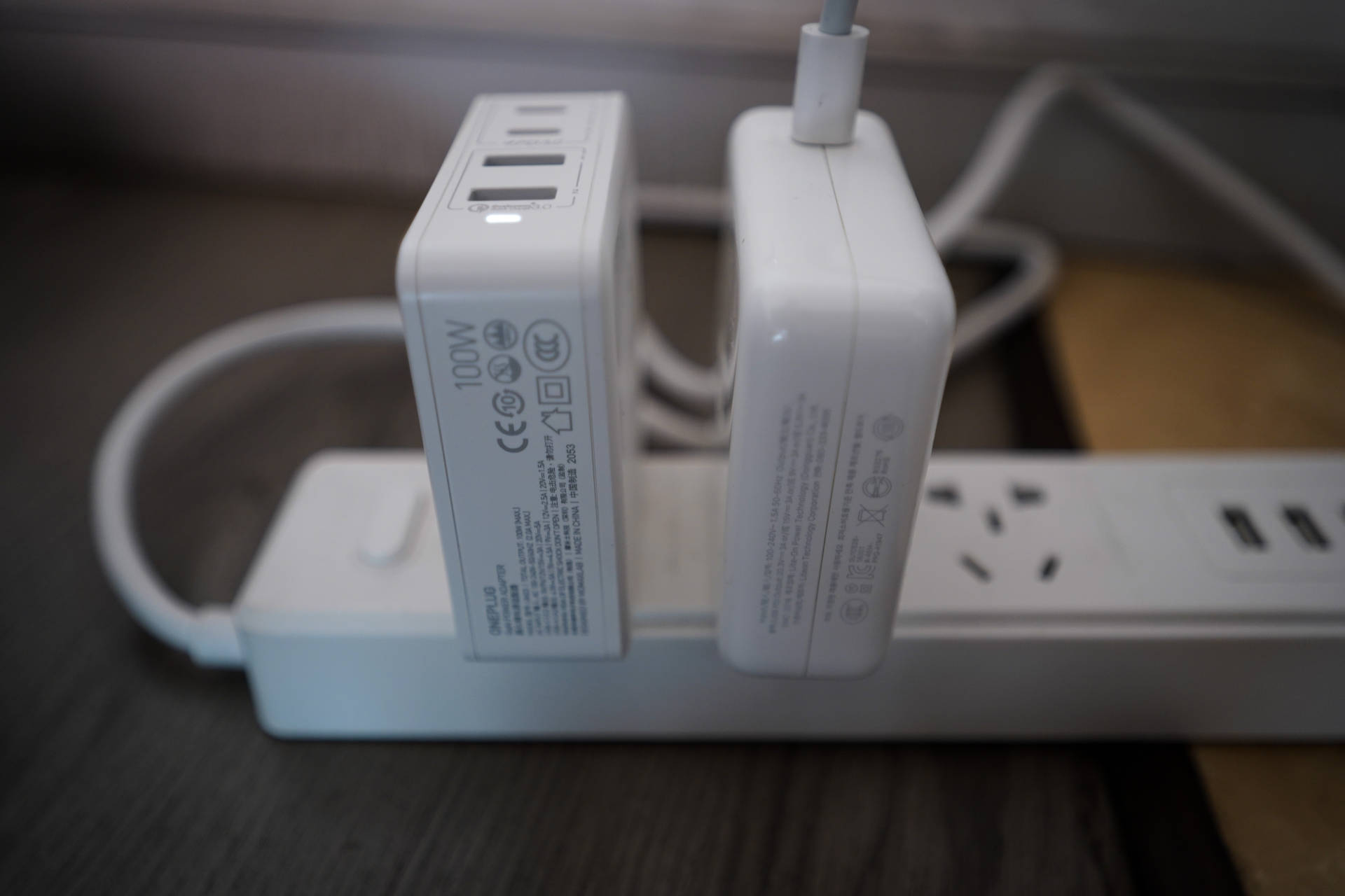 论如何拯救家里的小桌面？聊聊我那些花小钱省大地方的桌面好物