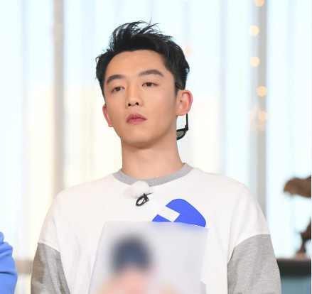 baby跑男口红,跑男中的baby受伤的视频