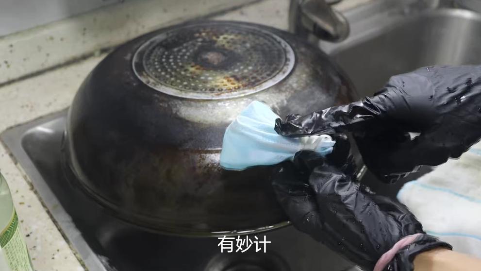 锅底油垢太厚用油污净,锅底的油污太厚太黑用什么来清除