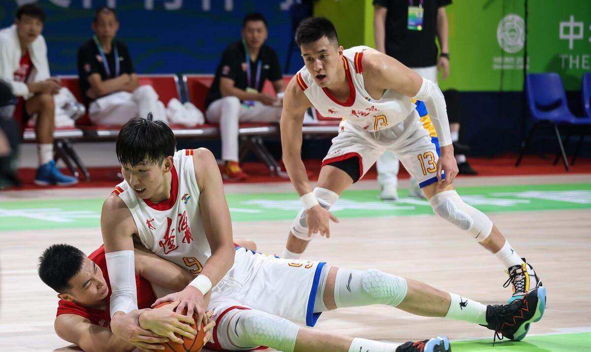 周琦26号球衣篮球明星,周琦26号能上场吗