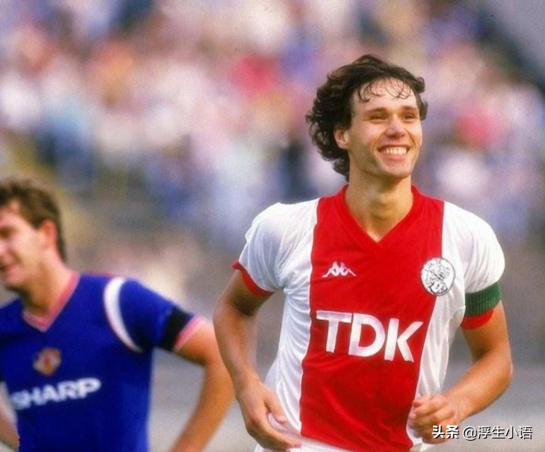 支点中锋踢前腰,足球支点中锋的位置和打法