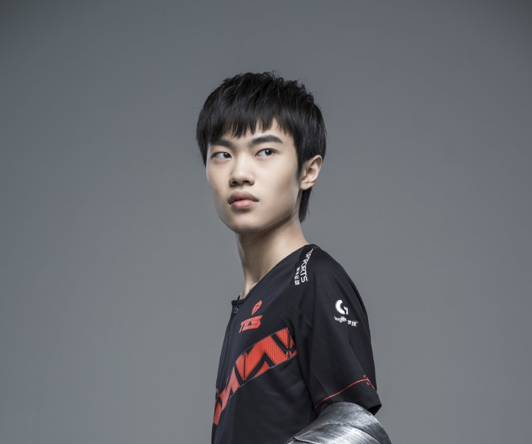 左手被爆*引勾**他人女友,还当着面搞事情,苦主昨天终于忍不下去了