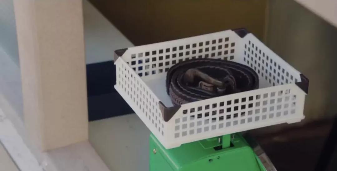 五十万的表换一百块的外套:落魄白富美都是这么活的?