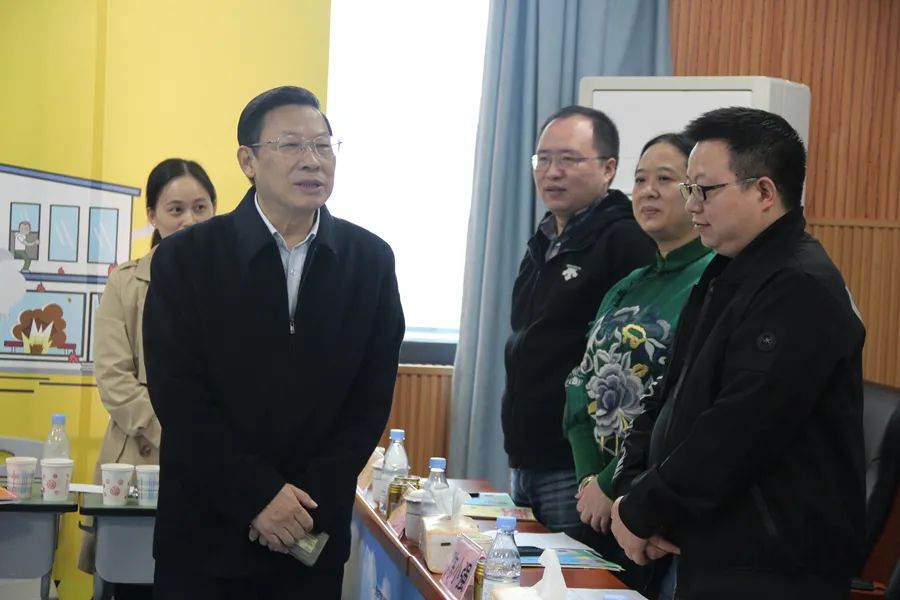 邓沁泉市教委副主任,市教委邓沁泉主任