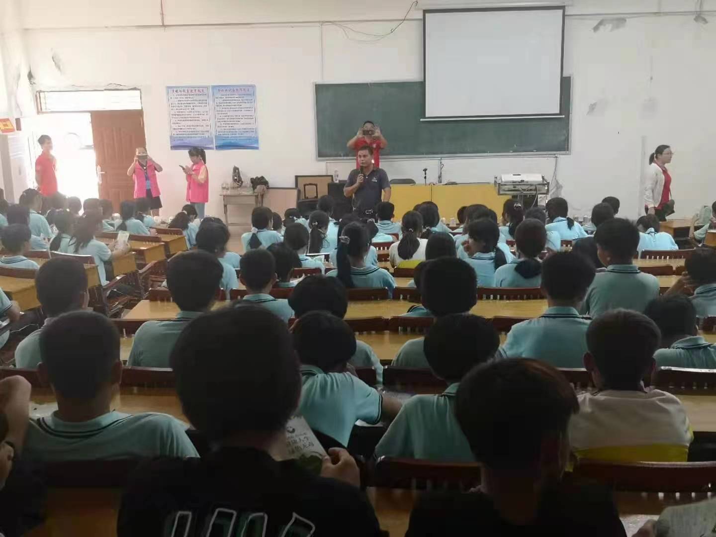 禁毒宣传进校园护航童年助成长,禁毒校园行活动简讯