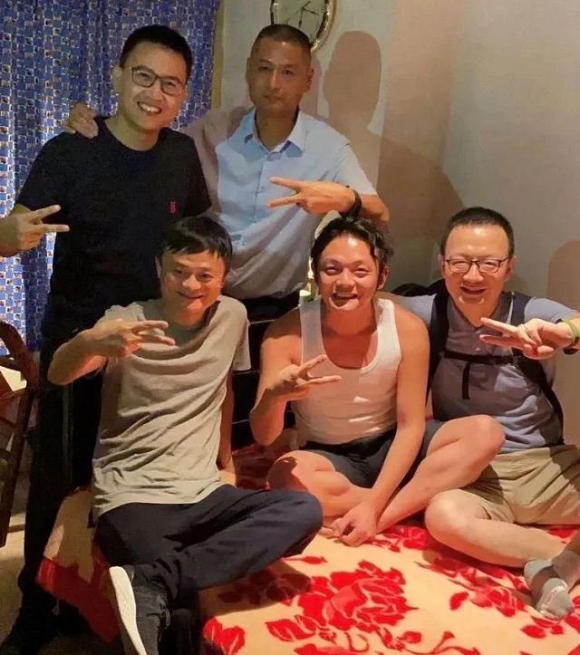 零售巨头岳立华：立根小卖铺30年，凭农村“包围”城市年入百亿