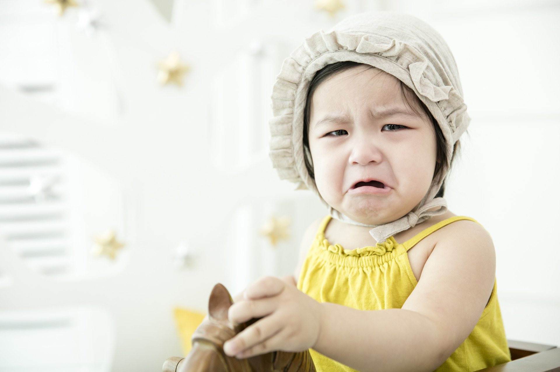 不讲理爱哭的孩子怎么教育,不生气不骂孩子