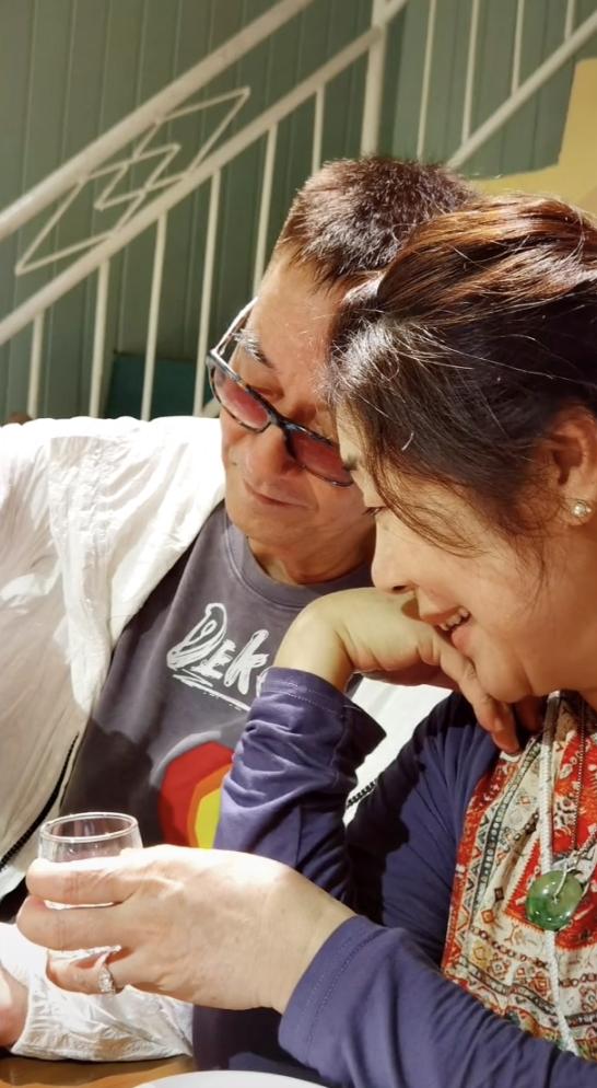 陈赫晒一家四口全家福,陈赫全家出游妈妈晒照其乐融融