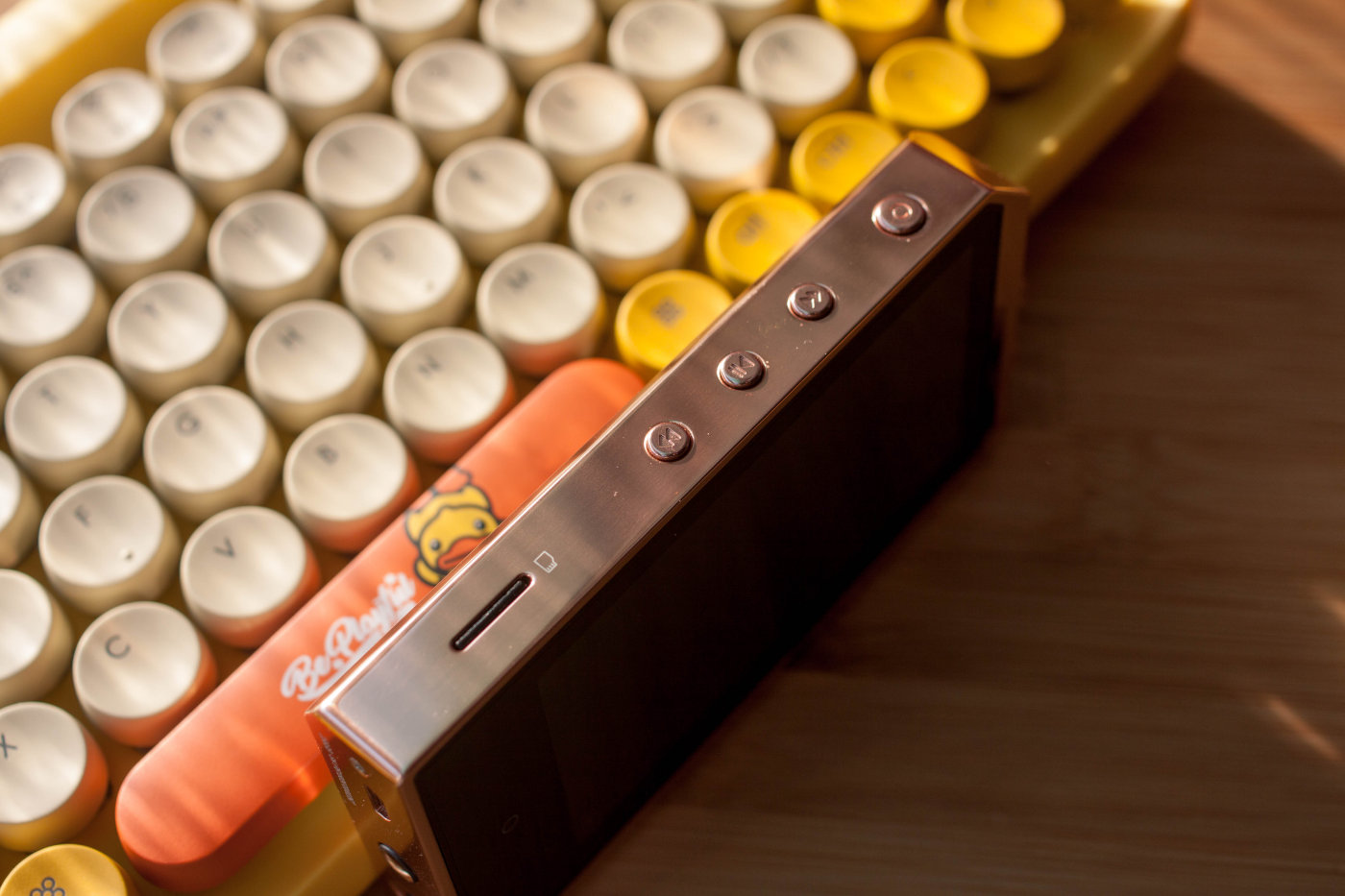 指标爆表的新旗舰声音强悍无敌COWON爱欧迪PL*放播**器