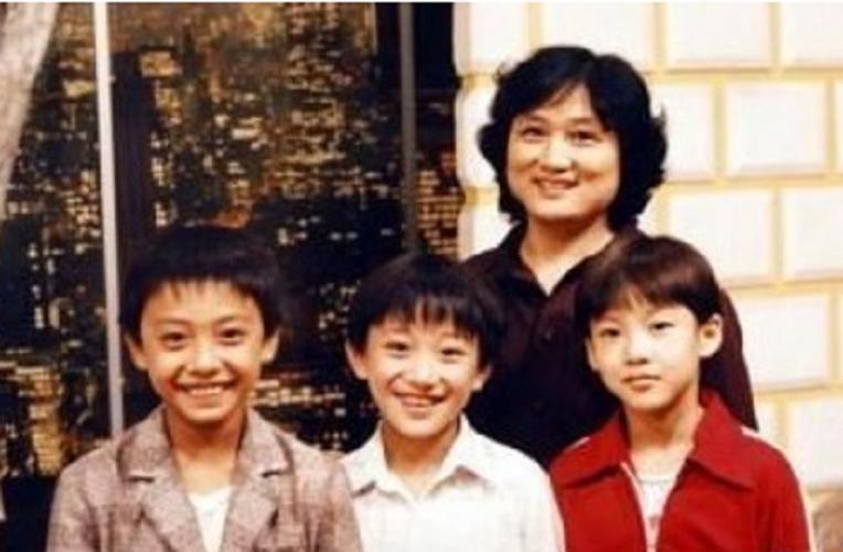 跳水员伏明霞照片,跳水冠军伏明霞个人简历