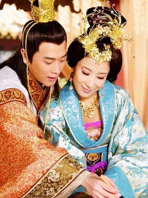 谁说皇恩难持久?因为恋母情结,他的恩宠只给了一个女人