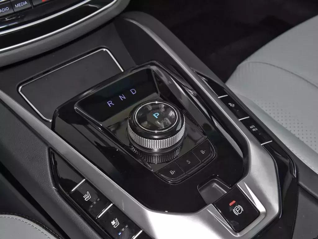 北汽新能源汽车eu5r550价格,18年北汽新能源eu5二手车价格