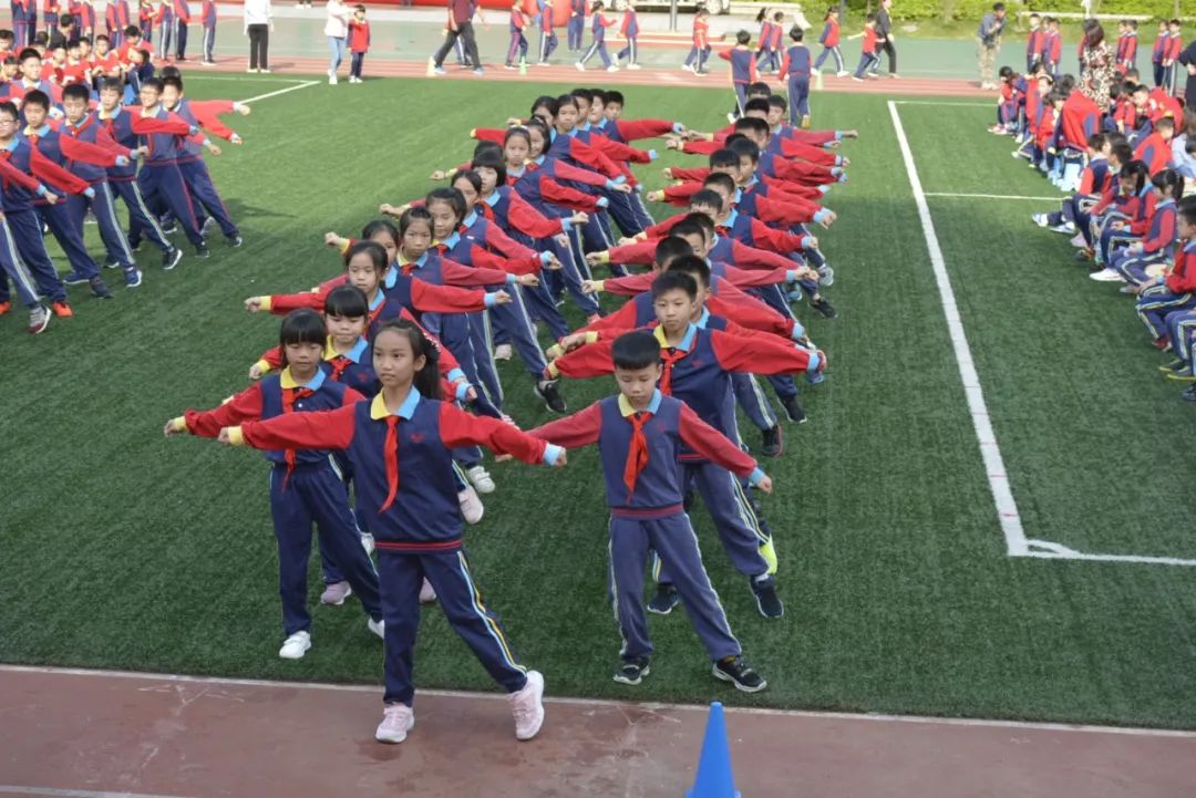 华立中英文学校是不是贵族学校,华立中英文学校升学