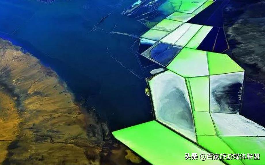 从乾隆年间就开始开采的高原盐湖，如今依然畅销全国，甚至国外
