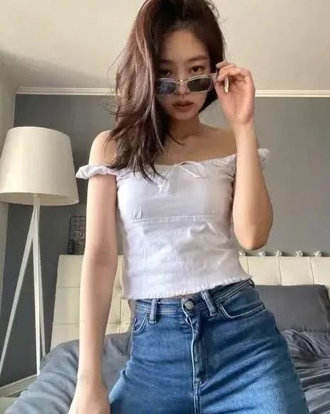 让街上的女孩齐露腰，需要几步？