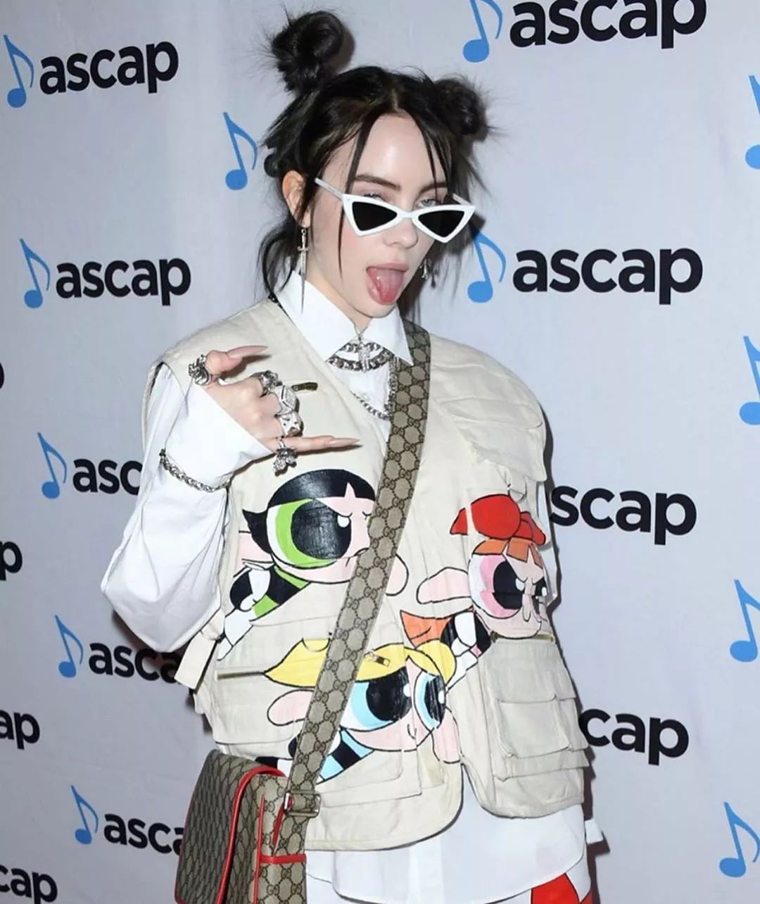 “以前看不起ACG，现在恨不得全身ACG。”