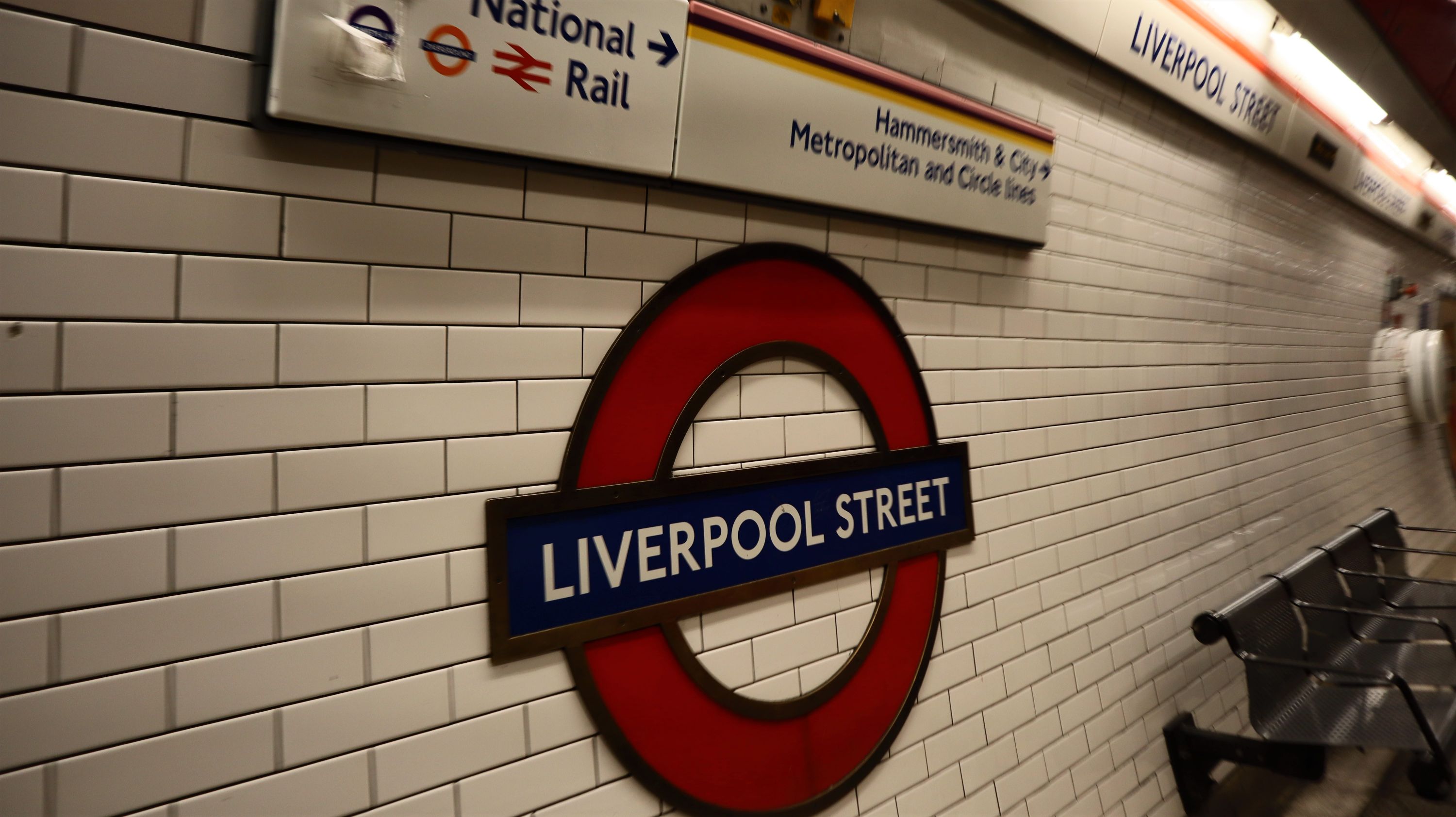 票价100块的欧洲超短线！座椅比国内廉航还窄，坐几分钟都受不了