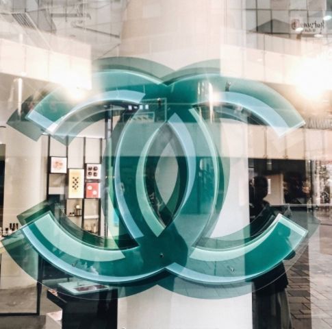 2018国际大牌春季橱窗丨店铺春色关不住，客似云来