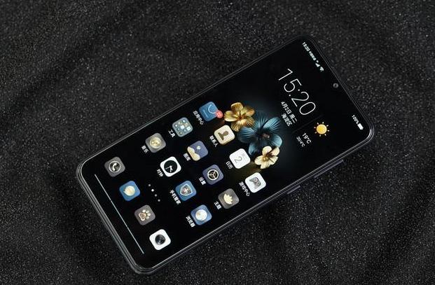 海信手机5500mAh超大容量电池，充一次用5天，这是要上天吗？