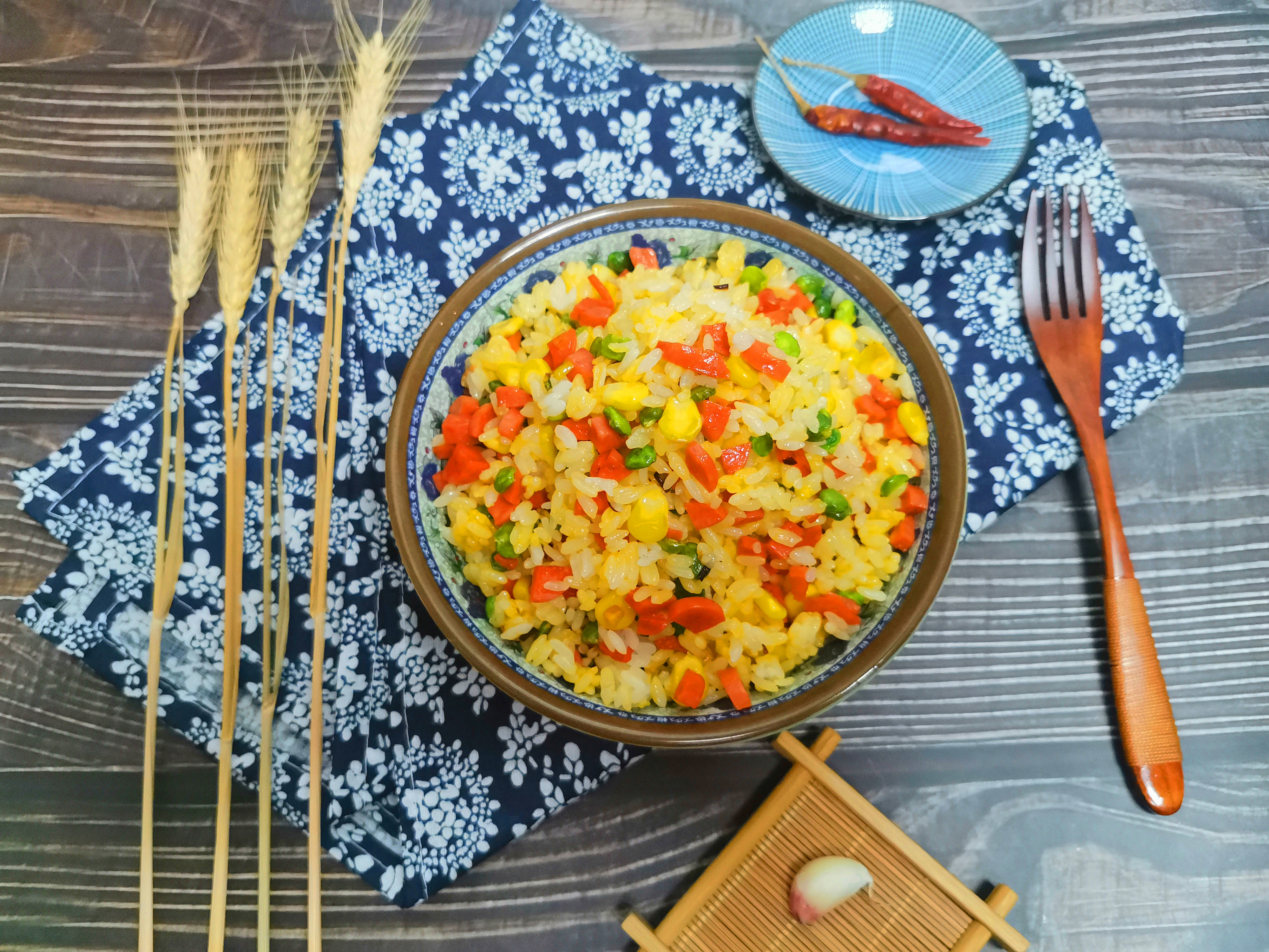 为啥蛋炒饭做得这么粘,为什么做蛋炒饭总是粘锅