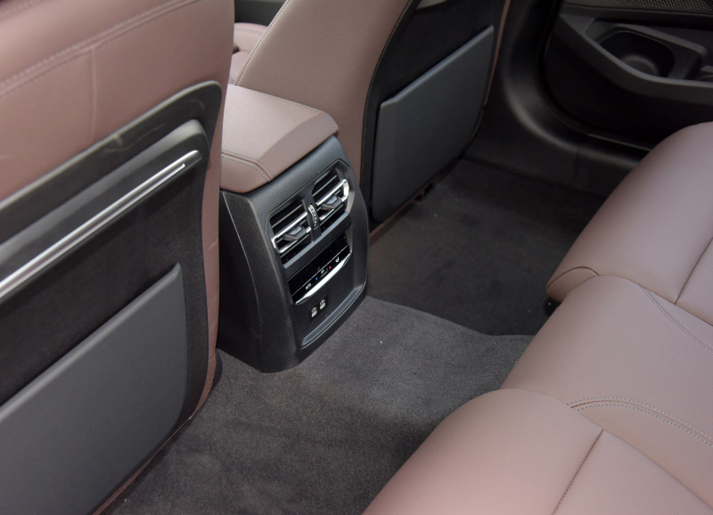 舒适性不输奔驰c级的车,舒适性可以媲美奔驰