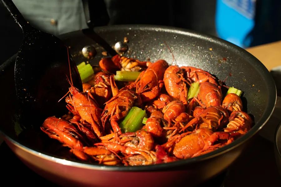 被薇娅直播间榨干零食预算后,写出了这篇测评报告(上)