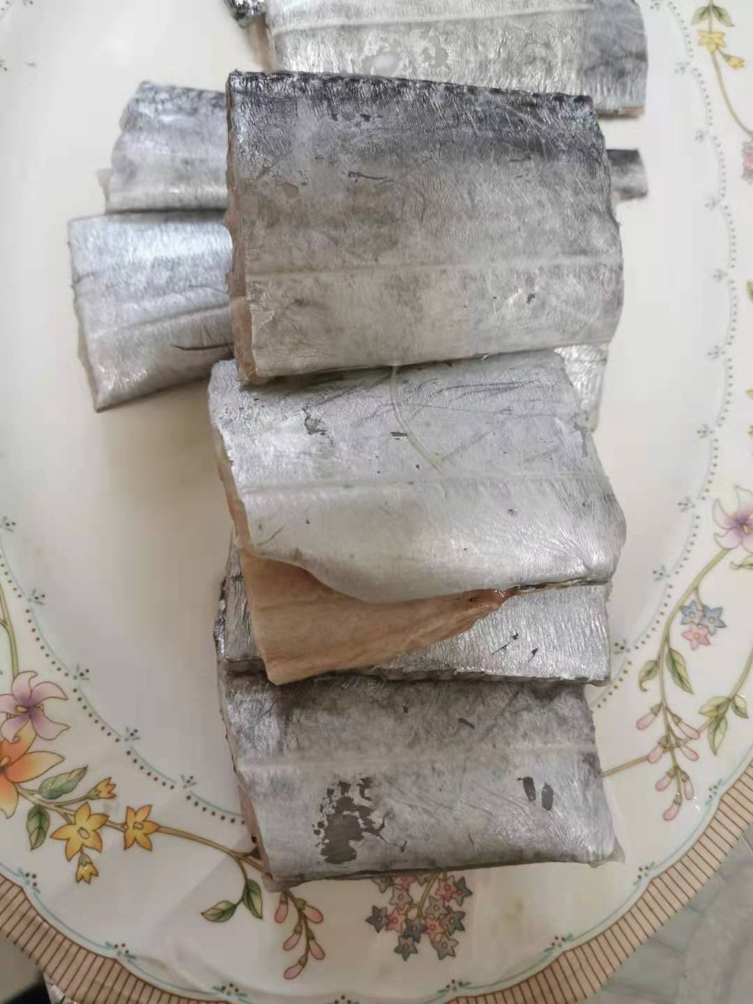 带鱼怎么处理干净外皮,带鱼怎么收拾干净详细步骤