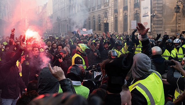 黄马甲运动是指的什么,马克龙黄马甲